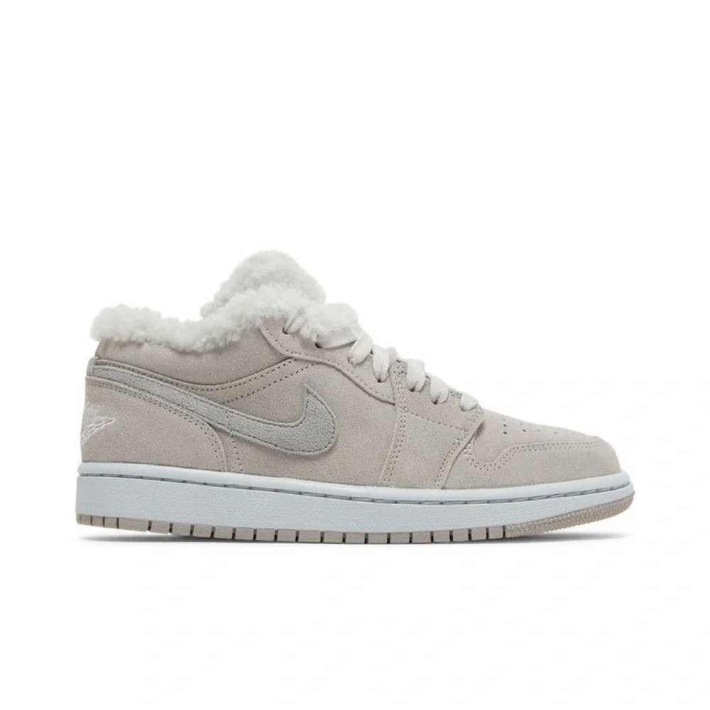 Women’s Air Jordan 1 Low SE Sherpa Fleece - Picture 11 of 11